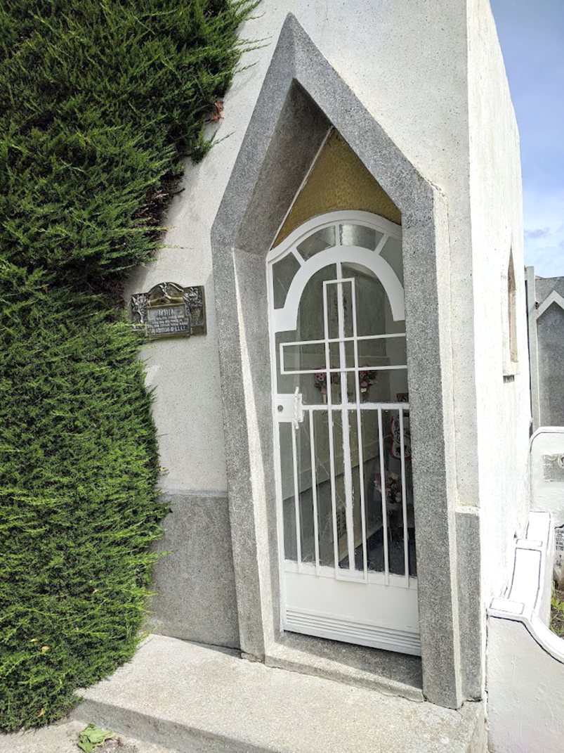 Photo of headstones/Donald Alejandro McLennan 1919-1964 Crypt Punta Arenas Municipal Cem